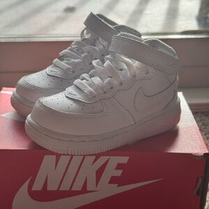 Nike Sneakers in White with Lightweight Design